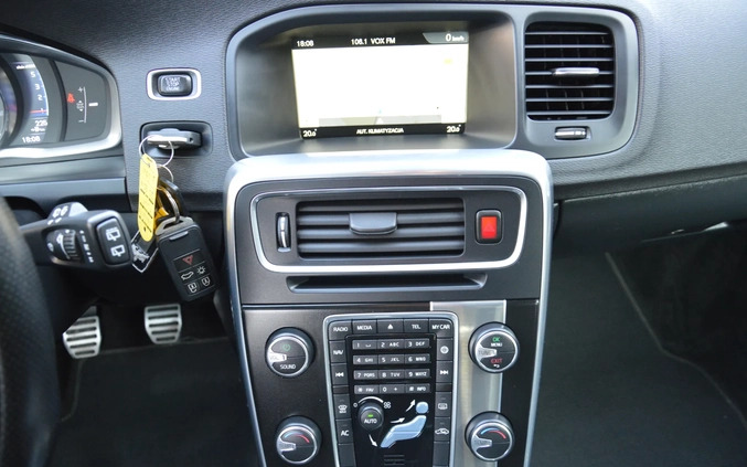 Volvo V60 cena 47900 przebieg: 219141, rok produkcji 2016 z Świdnica małe 497